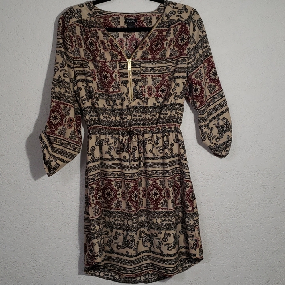 Lightweight 3/4 sleeved dress, size M